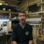 Damien élève fier de faire mes meuble Damien élève fier de faire mes meuble