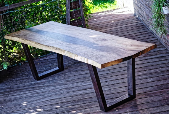 Photo finale : Table de cuisine style "Live Edge"